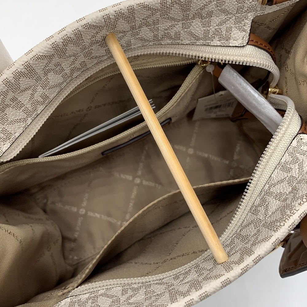 🔥Offer of the day! Michael Kors Mirella Small Crossbody Tote Bag VANILLA SIGNT - Picture 9 of 15